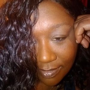 Meet your Posher, Leslie